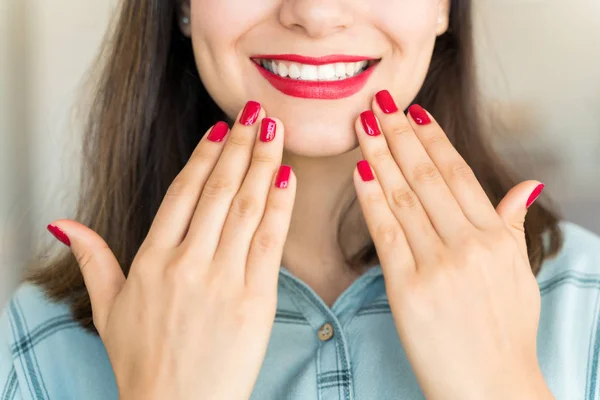 Closeup Hispanic Customer Showing Red Nails Lipstick Toothy Smile Spa — Stock Photo, Image