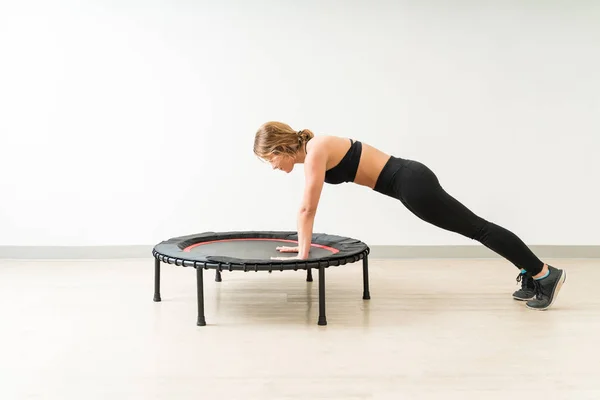 Side View Determined Female Doing Push Ups Trampoline Wall Fitness — Stock Photo, Image