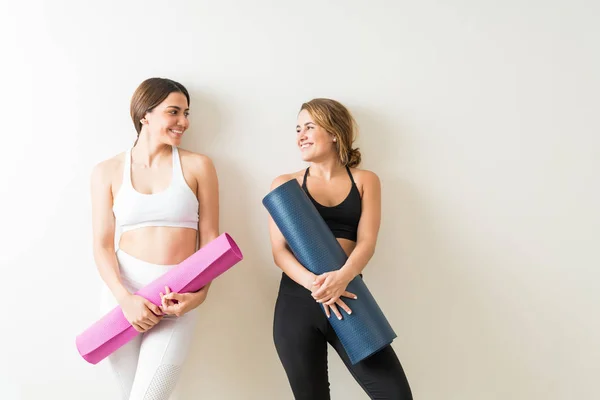 Happy Pretty Caucasian Women Sportswear Looking Each Other While Standing — Stock Photo, Image