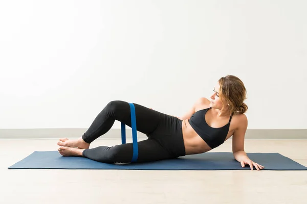 Beautiful Young Woman Exercising Resistance Band Mat Yoga Studio — Stock Photo, Image