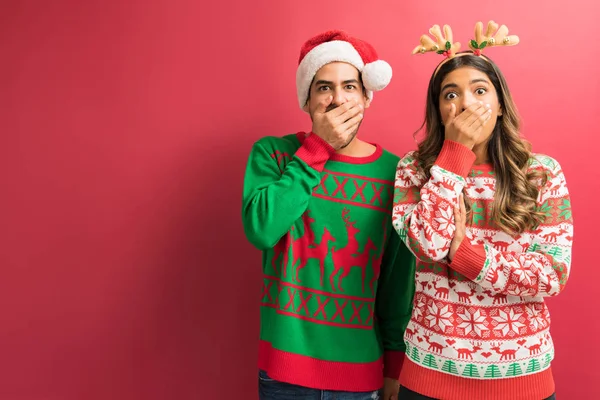 Young Attractive Couple Covering Mouth Shock While Making Eye Contact — Stock Photo, Image