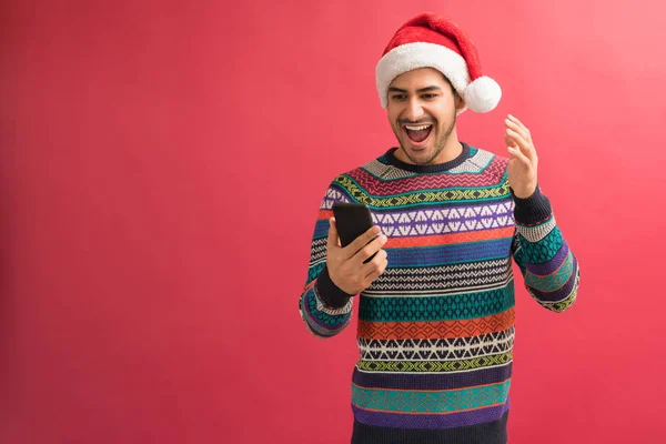 Surprised Man Mouth Open Looking Smartphone While Reading Text Message — Stock Photo, Image