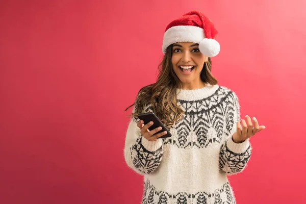 Surprised Attractive Female Mouth Open Holding Smartphone While Standing Studio — Stock Photo, Image