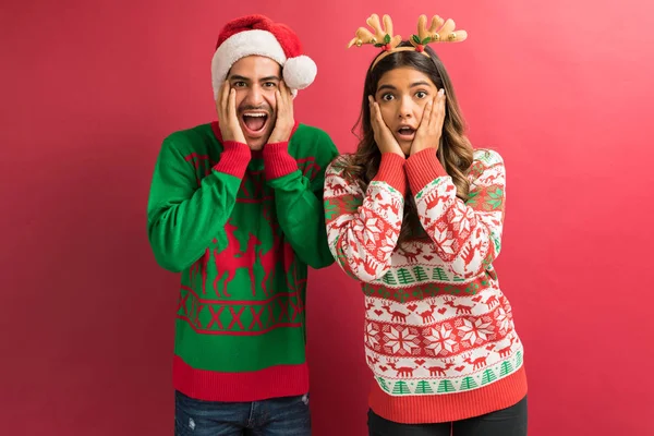 Portrait Shocked Woman Man Hands Cheek Standing Plain Background — Stock Photo, Image