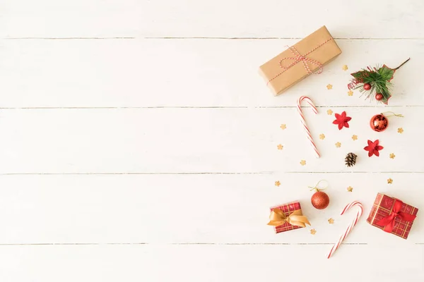 지팡이 장식품 선물과 크리스마스 배경의 — 스톡 사진