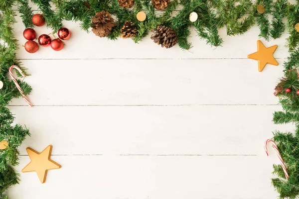Karácsonyi Háttér Girland Keret Csillagok Fenyő Kúpok Dísztárgyakat Rengeteg Másolási — Stock Fotó