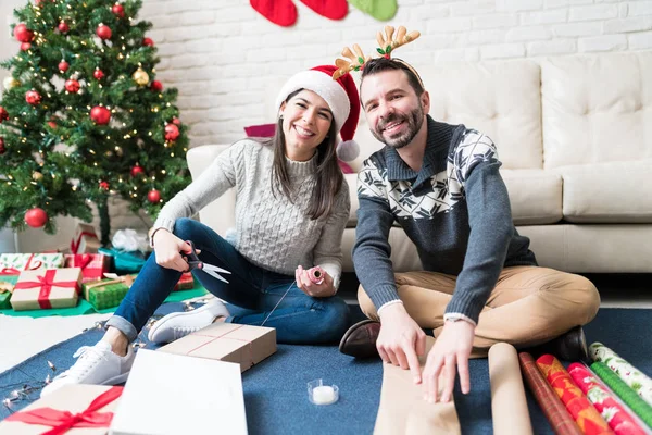 Smiling Lovers Enjoying While Making Gifts Home Christmas Season — Stock Photo, Image