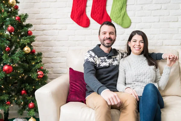Happy Couple Sitting Sofa While Enjoying Christmas Holiday Home — Stock Photo, Image