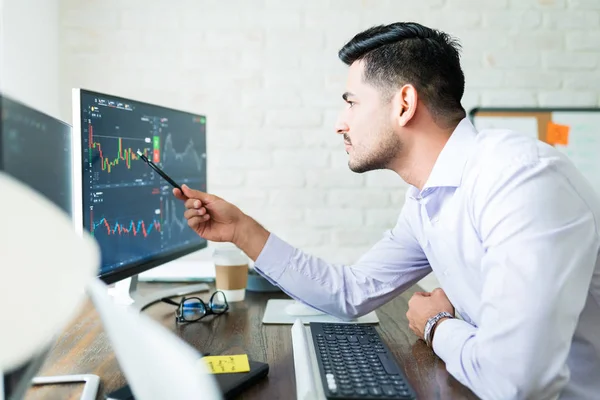 Dedicated Attractive Finance Professional Analyzing Share Graph Computer Screen Desk — Stock Photo, Image