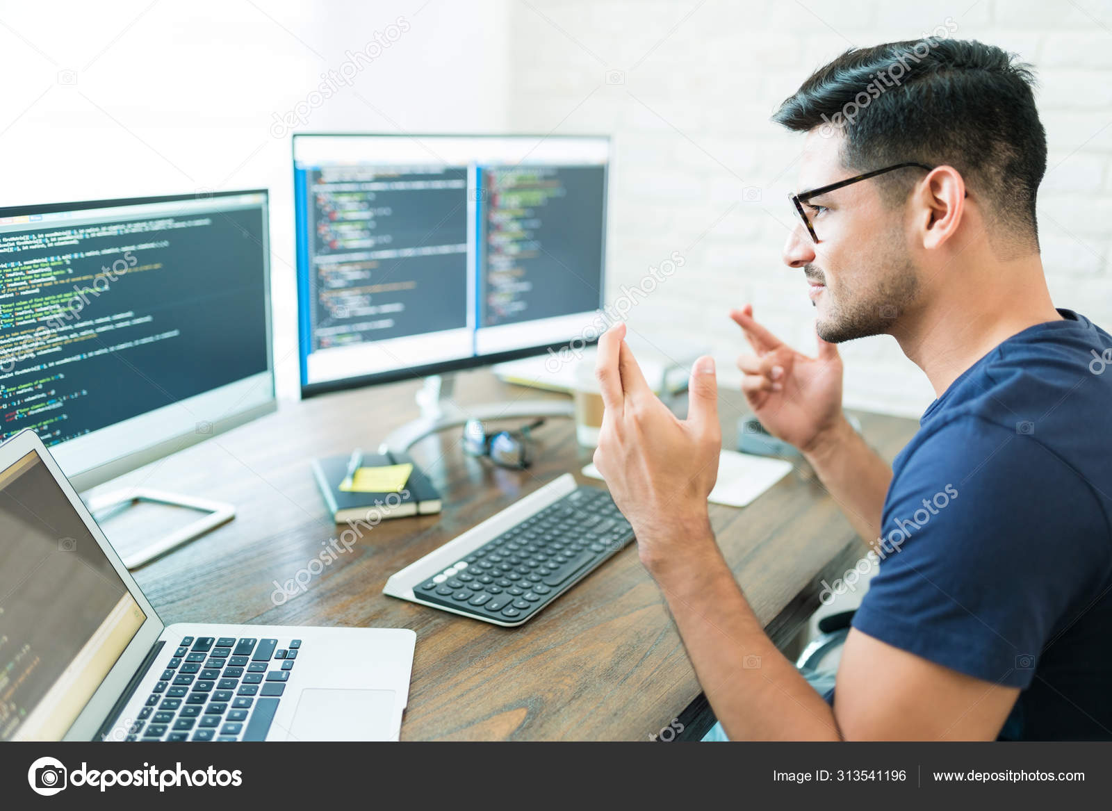 Attractive Latin Computer Science Freelancer Looking Screens While Sitting Fingers — Stock Photo © tonodiaz #313541196