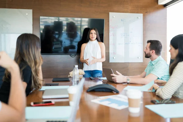 Confident Leader Planning Strategy Colleagues Table Meeting Room — Stock Photo, Image