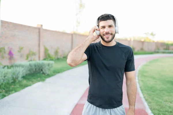 Athletic Young Man Listening Music Wireless Headphones Park — Stock Photo, Image