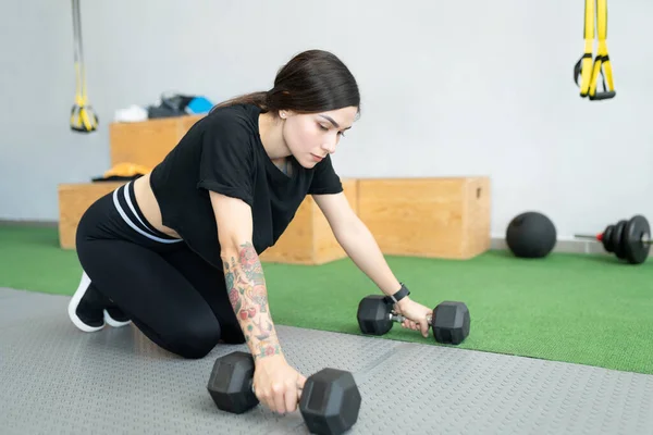 Attractive Latin Young Woman Doing Workout Dumbbells Strength Training — Stock Photo, Image