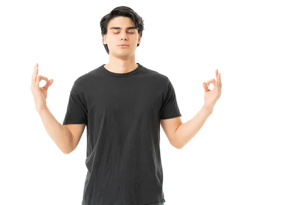 Joven Guapo Haciendo Meditación Mientras Está Estudio —  Fotos de Stock