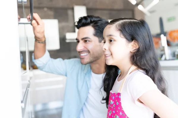 Excited Daughter Father Looking Oven While Preparing Cookies Home — Stock Photo, Image