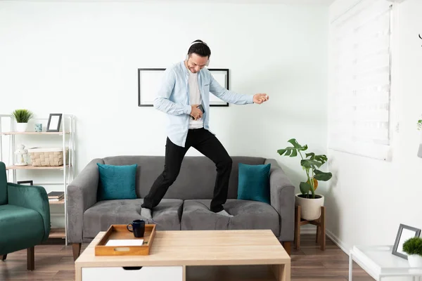 Hispanic Man His 30S Playing Imaginary Guitar While Standing Couch — Stock Photo, Image