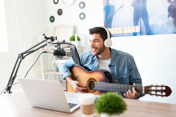 Good Looking Artist Singing Song Some His Fans Live Show — Stock Photo, Image