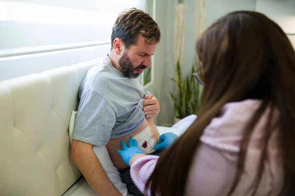 It uslubidagi ayolning yaqindan surati