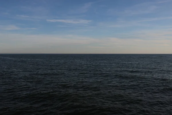 Vue sur la mer Baltique avec un beau ciel, Palanga, Lituanie — Photo