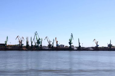 Kömür, bağlantı noktası Vinçler, Litvanya terminal, ticari liman yükleme deniz görünümü