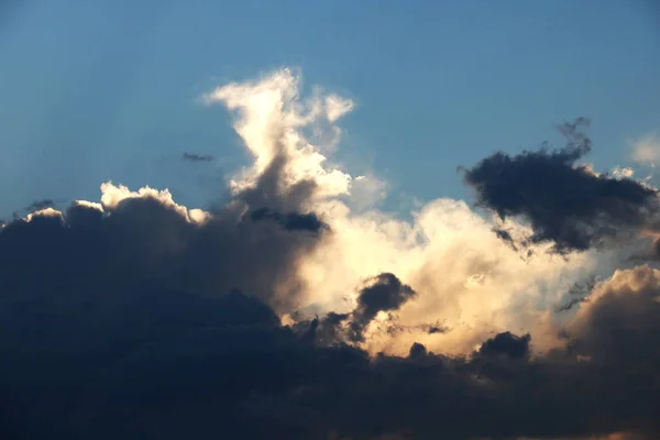 어두운 구름의 — 스톡 사진