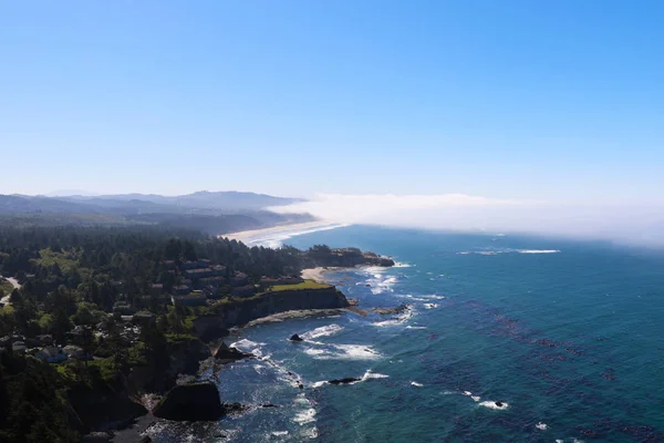 Côte californienne avec brouillard venant du Pacifique à la terre — Photo