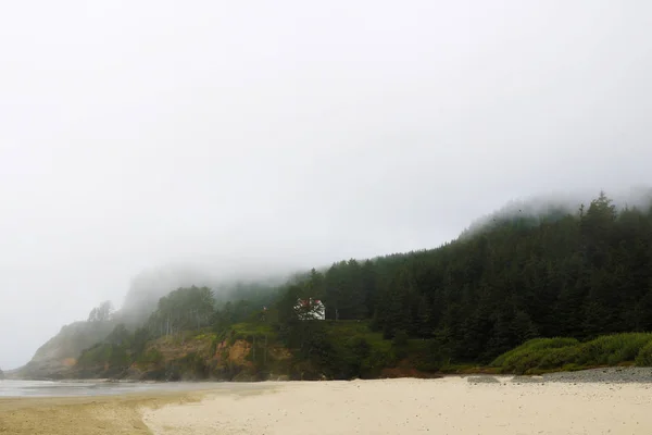 Vue de la plage de Montara à l'océan Pacifique le matin brumeux — Photo