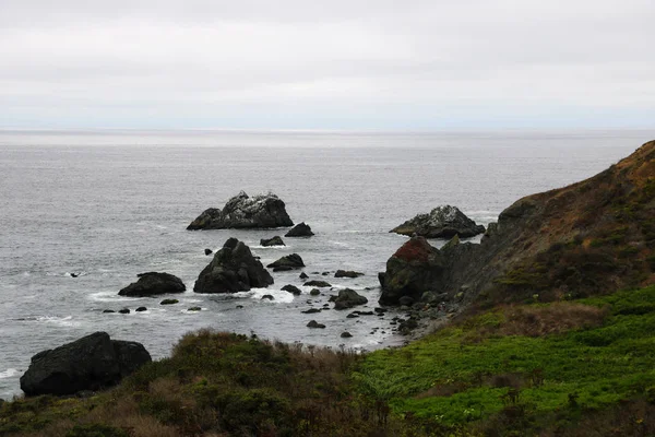 Côte Rocheuse Océan Pacifique Par Une Matinée Nuageuse — Photo