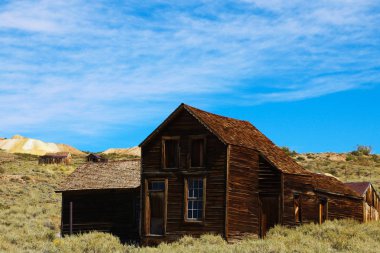Eski Otel. Bodie, California 'nın hayalet kasabasındaki eski bir otel. Yatay.