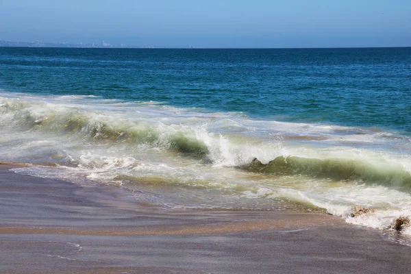 Utsikt Över White Wave Receding Perfekt Sandstrand — Stockfoto