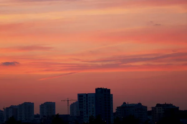 Schöner Sonnenuntergang Der Stadt Mit Blick Auf Das Haus — Stockfoto