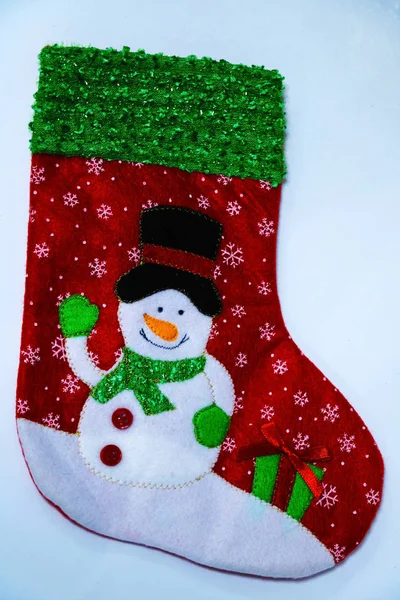 Рождественский Носок Подарками Деревянной Стене — стоковое фото