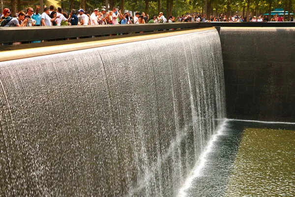 ニューヨーク アメリカ合衆国 2018 メモリアル 2001 日攻撃の 周年記念に捧げられた世界貿易センター グラウンド ゼロで — ストック写真