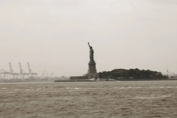 Özgürlük Anıtı New York City Amerika Birleşik Devletleri Canlı Splittoned — Stok fotoğraf