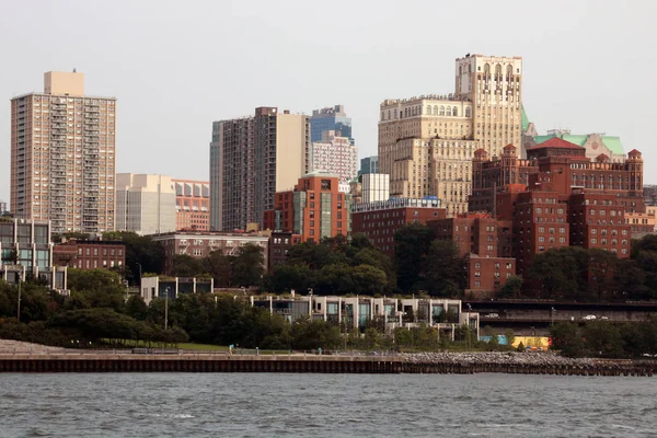 New York, ABD - 2 Eylül 2018: Brooklyn New York'un beş boroughs en kalabalık olduğunu. Geleneksel Brooklyn Heights Binası