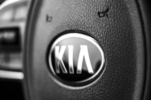 Minsk, Beyaz Rusya - 1 Şubat 2019. Konsept otomobilin Kia Sportage - logo.