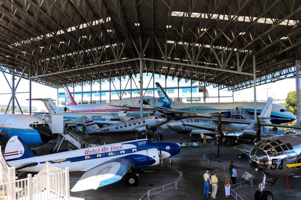 Seattle, EUA, 3 de setembro de 2018: O Pavilhão de Aviação do Museu do Voo é coberto — Fotografia de Stock