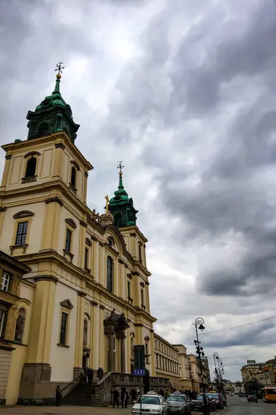 Varsavia, Polonia, 8 marzo 2019: Basilica minore della Santa Croce a Varsavia . — Foto Stock
