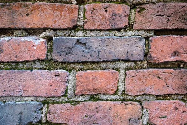 Eski tuğla duvar, kırmızı taş blokların eski dokusu yakın plan. — Stok fotoğraf