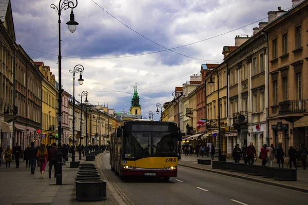 Warszawa, Polen, mars 10, 2019: den gammala delen av staden i Warsaw. — Stockfoto