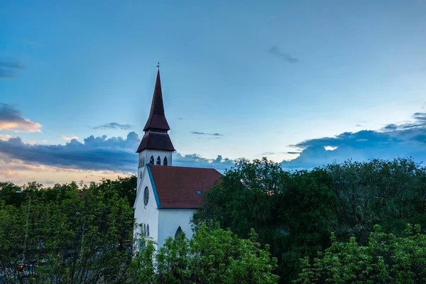 Debrecen, Macaristan - 14 Mayıs 2019: Güzel bir gün batımında Reform Kilisesi.