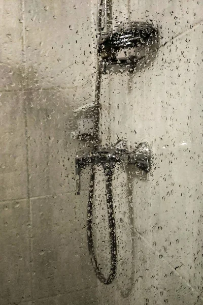 Gotas de água nas paredes do chuveiro . — Fotografia de Stock