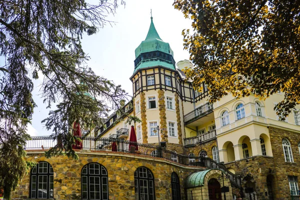Miskolc, Hungría, 20 de mayo de 2019: Castle Hotel Palota in Lillafured, Miskolc . — Foto de Stock