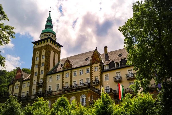 Miskolc, Hungría, 20 de mayo de 2019: Castle Hotel Palota in Lillafured, Miskolc . — Foto de Stock