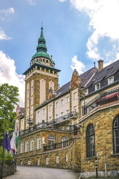 Miskolc, Hungría, 20 de mayo de 2019: Castle Hotel Palota in Lillafured, Miskolc . — Foto de Stock