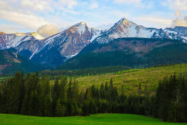 Tatra mounains görünümü. Sabah Tatra Dağları.