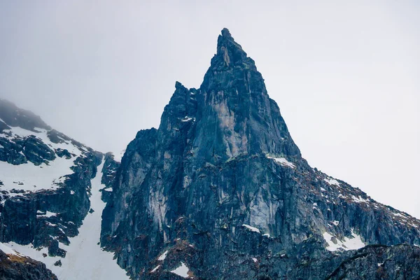 Tatra Milli Parkı, Polonya. Ünlü dağlar Gölü Morskie Oko ya da yaz sabahı deniz gözü Gölü. Güzel manzaralı manzara. Avrupa doğa. — Stok fotoğraf