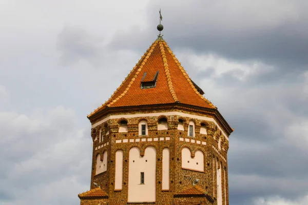 El castillo de Mir es Patrimonio de la Humanidad por la UNESCO, Europa del Este. Complejo Castillo Mir de los siglos XVI-XX . —  Fotos de Stock