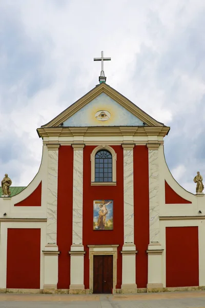 Lublino, Polonia, 9 maggio 2019: La Chiesa dei Cappuccini di San Pietro e San Paolo, situata nella città polacca di Lublino, è stata fondata nel XVIII secolo . — Foto Stock