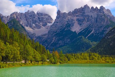 Lago di Landro, Durrensee, Dolomites İtalya doğası